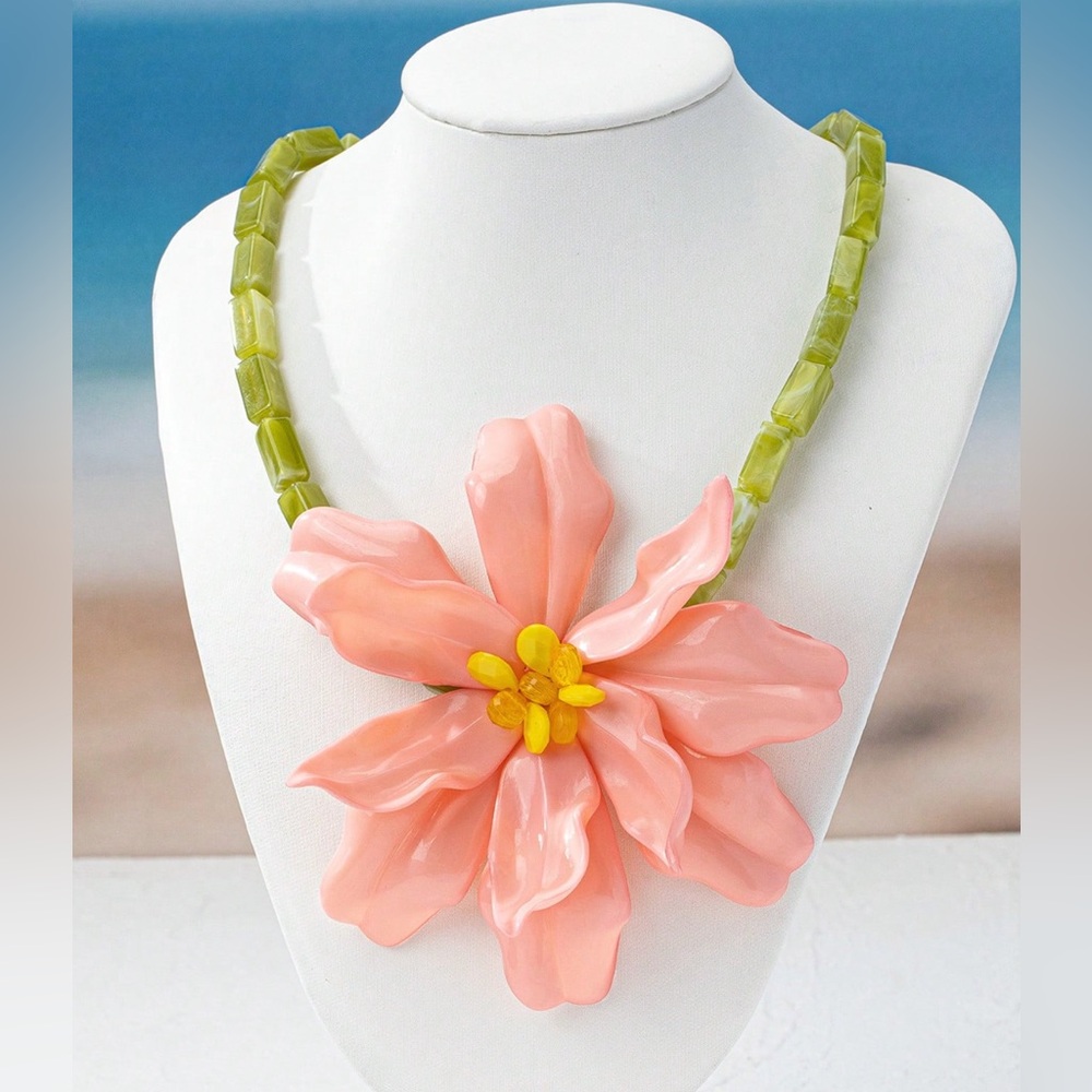 ๐ Resin Beaded Flower Pendant Necklace - Picture 3 of 6